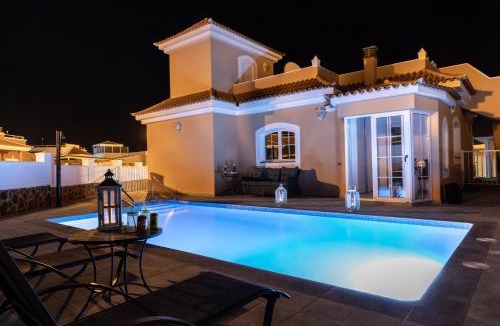 Caleta de Fuste Villa | Perfect for family holidays with private pool, near beach and golf- Villa Ashley
