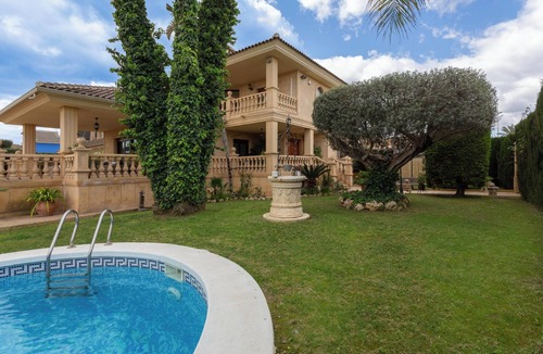 Almoradi Villa | Pet Friendly Luxury Villa Rumoholidays with Pool, Terrace & Wi-Fi