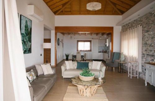 Puerto del Rosario Apartment | Pink Room - Blossom Double Private Room in Villa Barbuja