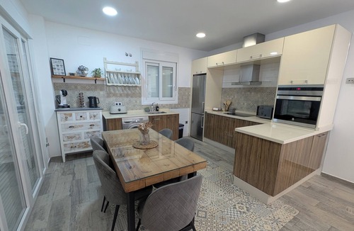 Corrales House | PinosdelMar. 10 minutes from the beach and 5 minutes from the city center! With parking
