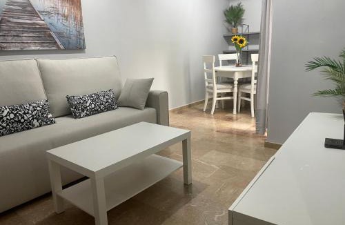 Huelva Apartment | PISO EN EL CENTRO DE HUELVA SILENCIOSO Y CON GRAN PATIO, Calle La Paz