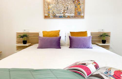 Barri Vell - Santa Creu Apartment | Piso en primera línea con vistas al Castillo