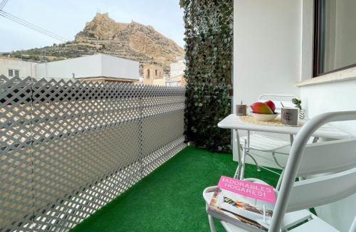 Barri Vell - Santa Creu Apartment | Piso en primera línea con vistas al Castillo