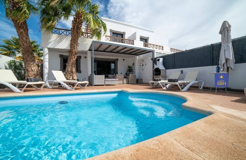 Playa Blanca Villa | Playa Blanca Property with private pool, 5 minute drive from Marina Rubicon