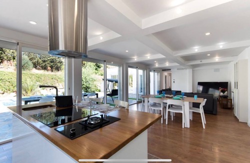 Torre de Benagalbon House | Pool Villa & Beach House