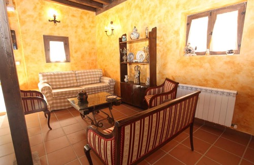 La Adrada House | Posada Villa Maria
