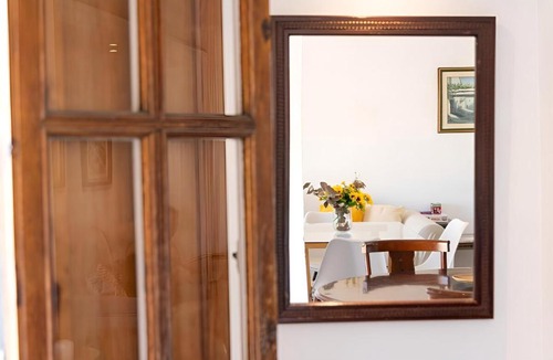 San Basilio Apartment | Private Balcony Walk to Mezquita Alcázar