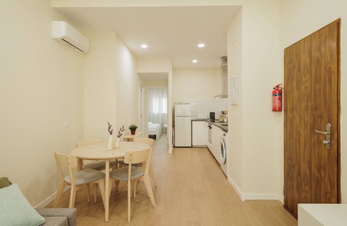 Huerta de Santa Teresa Apartment | Private Jacuzzi Apartment in Central Seville – 4 Guests