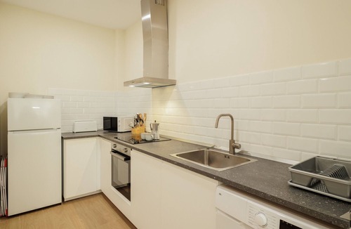 Huerta de Santa Teresa Apartment | Private Jacuzzi Apartment in Central Seville – 4 Guests
