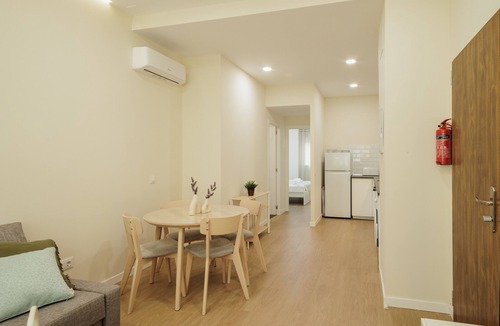Huerta de Santa Teresa Apartment | Private Jacuzzi Apartment in Central Seville – 4 Guests