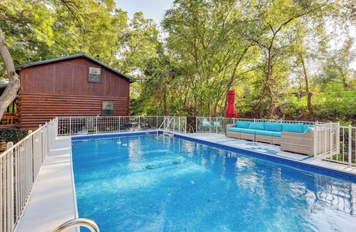 Evant Cabin | Private Pool: Fun Riverfront Retreat in Hamilton!