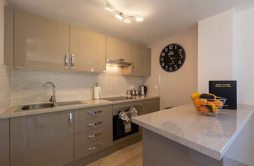Alhaurin de la Torre Villa | Quality Villa with amazing views, 12 seater outdoor kitchen and Private Bar