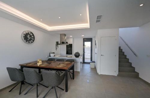 Los Montesinos Villa | R-40-4 Private Villa with pool