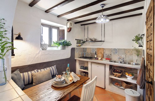 Antequera Apartment | Refurbished holiday apartment in an Andalusian farmhouse in The Lake District