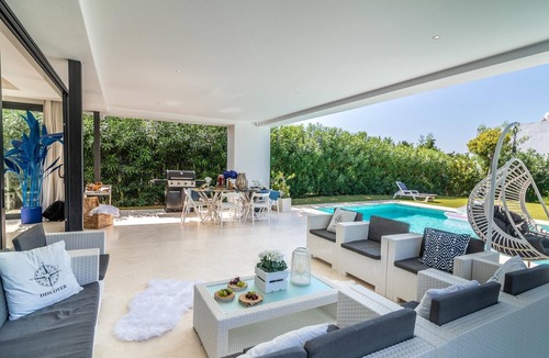 El Paraiso Villa | Remarkable 5 BDRM Villa Heated POOL & GYM