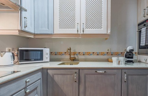 Santa Aurelia-Cantabrico-Atlantico-La Romeria Apartment | Rest and Elegance in Seville. 4 px - 2 bed. WIFI and A/C. PARKING.