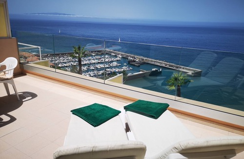Los Gigantes Apartment | ROMANTIC RETREAT IN PRIME POSITION WITH STUNNING VIEWS TO CLIFFS, MARINA & SEA