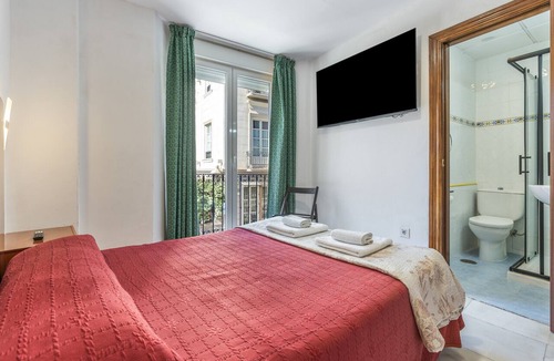 Granada City Center Hotel | Room 'Habitación 101' with Balcony, Wi-Fi and Air Conditioning