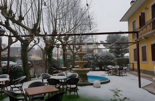 Guadarrama Apartment | Room 'Habitación Doble Superior' with Shared Terrace, Wi-Fi and Air Conditioning