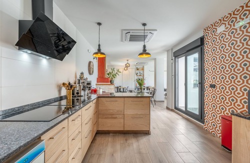 Murchas Apartment | Room 'La Boheme 3' with Mountain View, Wi-Fi and Air Conditioning
