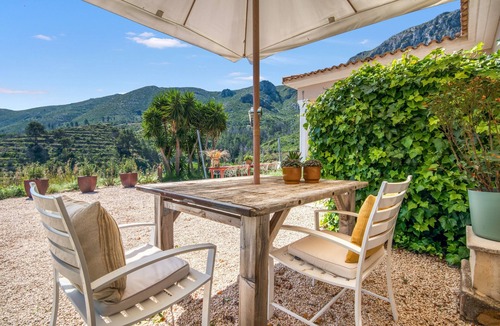 Adsubia Apartment | Room 'Menta' with Mountain View, Wi-Fi and Air Conditioning