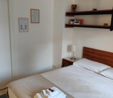 La Linea de la Concepcion House | Room with private bathroom in shared apartment 50m from Gibraltar