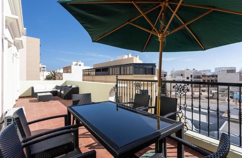 Arrecife Apartment | Rooms & Suites Terrace 3A - Central Arrecife, Lanzarote - Free Parking