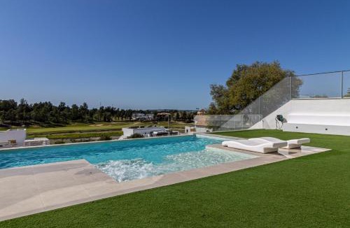 Jerez de la Frontera Apartment | Royal Luxury Apartment with Private Infinity Pool, Hydromassage Area & Fireplace