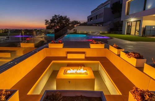Jerez de la Frontera Apartment | Royal Luxury Apartment with Private Infinity Pool, Hydromassage Area & Fireplace