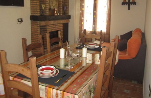 Fuentes de Leon House | Rural apartments Los Molinos - wooden house