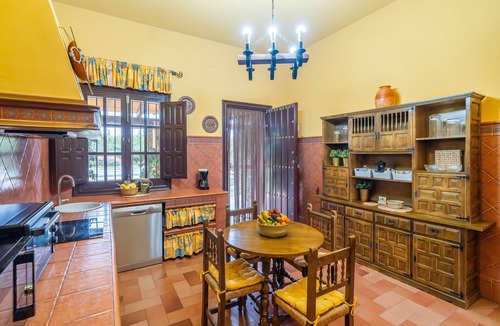Marchena House | Rural Holiday Home 'Azahares De Marchena' with Pool, Wi-Fi and Air Conditioning