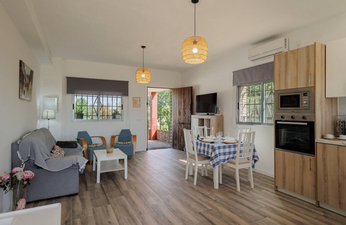 Carmona Cottage | Rural House 'Villa Manolita' with Private Pool, Wi-Fi and Air Conditioning