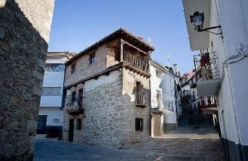 Casas del Monte House | Rustic getaway in Casas Del Monte for 4 people
