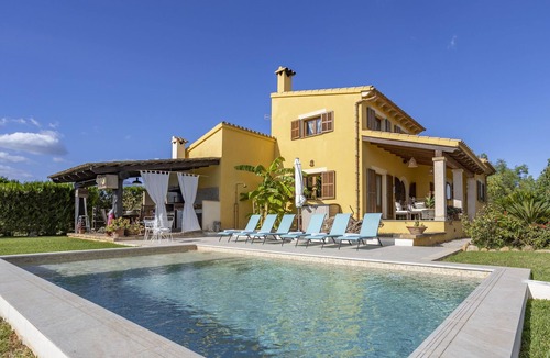 Inca Villa | Rustic property with 3 bedrooms, 2 bathrooms, pool and barbecue.