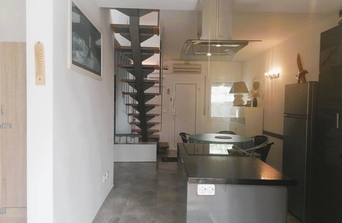 Santa Margarida Villa | Scenic Retreat: Spacious 3-Bedroom Home in Peaceful Roses - Perfect for Hiking and Water Sports