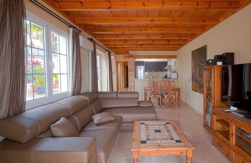 Bahia Calma Villa | Scenic villa with swimming pool
