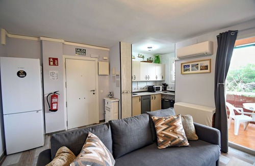 San Martin de Valdeiglesias Apartment | Serene Lakeview Retreat