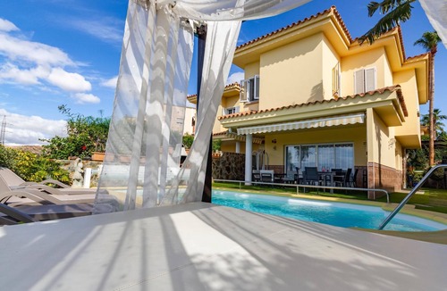 San Agustin Villa | Sea Edge Friendly Holiday Home