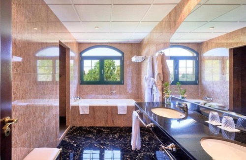 Cebreros Hotel | Serene Room with Stunning Views Near World Heritage Ávila