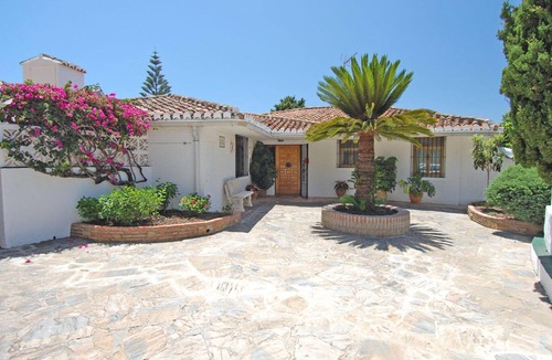 Benalmadena Costa Villa | Single storey villa unoverlooked with breathtaking views over Fuengirola bay