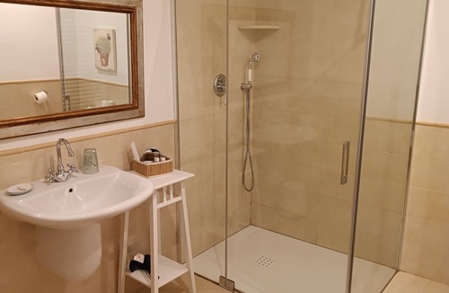 Alpera Bed & Breakfast | Small hotel among vineyards with swimming pool and fireplace, pet friendly
