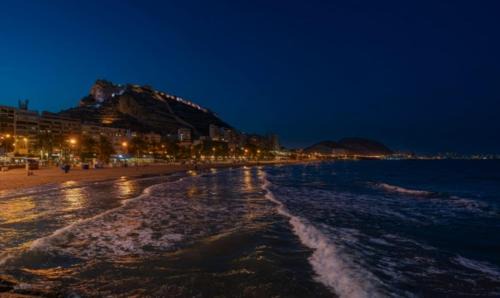 Benalua Apartment | Snug room near Alicante City Center