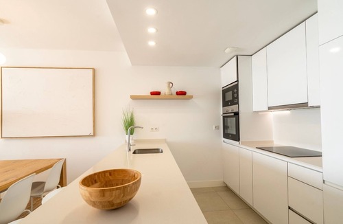 Puerto de la Duquesa Apartment | Sophisticated Two Bed Apartment in Pure South with Sea View