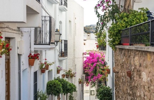 La Parata Villa | South facing villa central location and sea views