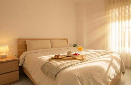 Doctor Barraquer-Grupo Renfe-Policlinico Apartment | Spacious 2-Bedroom Apartment - Walk to Isla Mágica - AC - Premium Bed