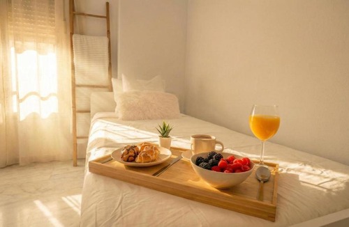 Doctor Barraquer-Grupo Renfe-Policlinico Apartment | Spacious 2-Bedroom Apartment - Walk to Isla Mágica - AC - Premium Bed
