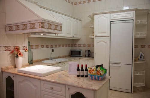 La Trinidad-San Juan y Todos los Santos Apartment | Spacious 4-Bedroom Apartment in Córdoba's Historic Center, Near the Mezquita