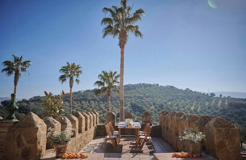 Baena Apartment | Spacious apartment with swimming pool near Córdoba
