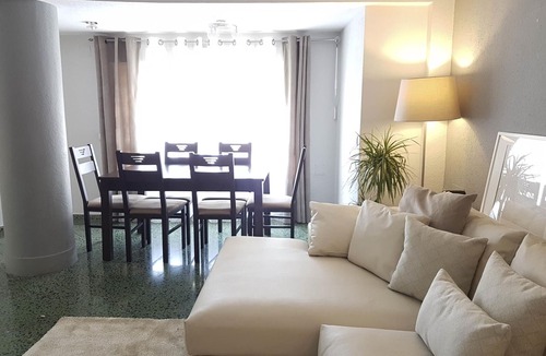 Arrancapins Apartment | Spacious apartment in central Valencia with wifi