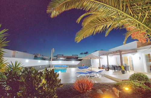 Playa Blanca Villa | Spacious & Modern 3 Bed Villa Private heated Pool, Mountain views & beach nearby